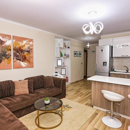 R&B City Center Apartment Tirana Esterno foto