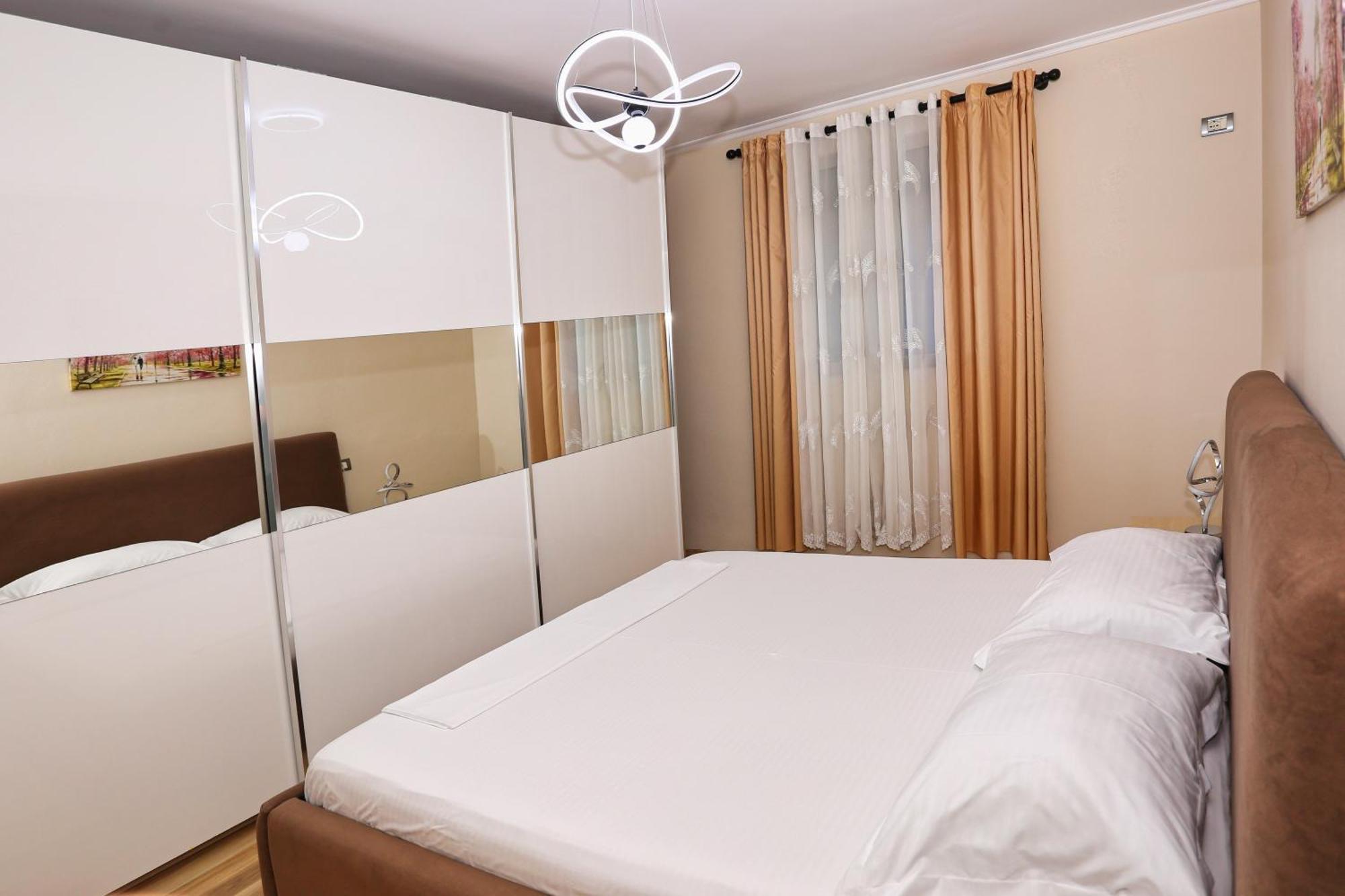 R&B City Center Apartment Tirana Esterno foto