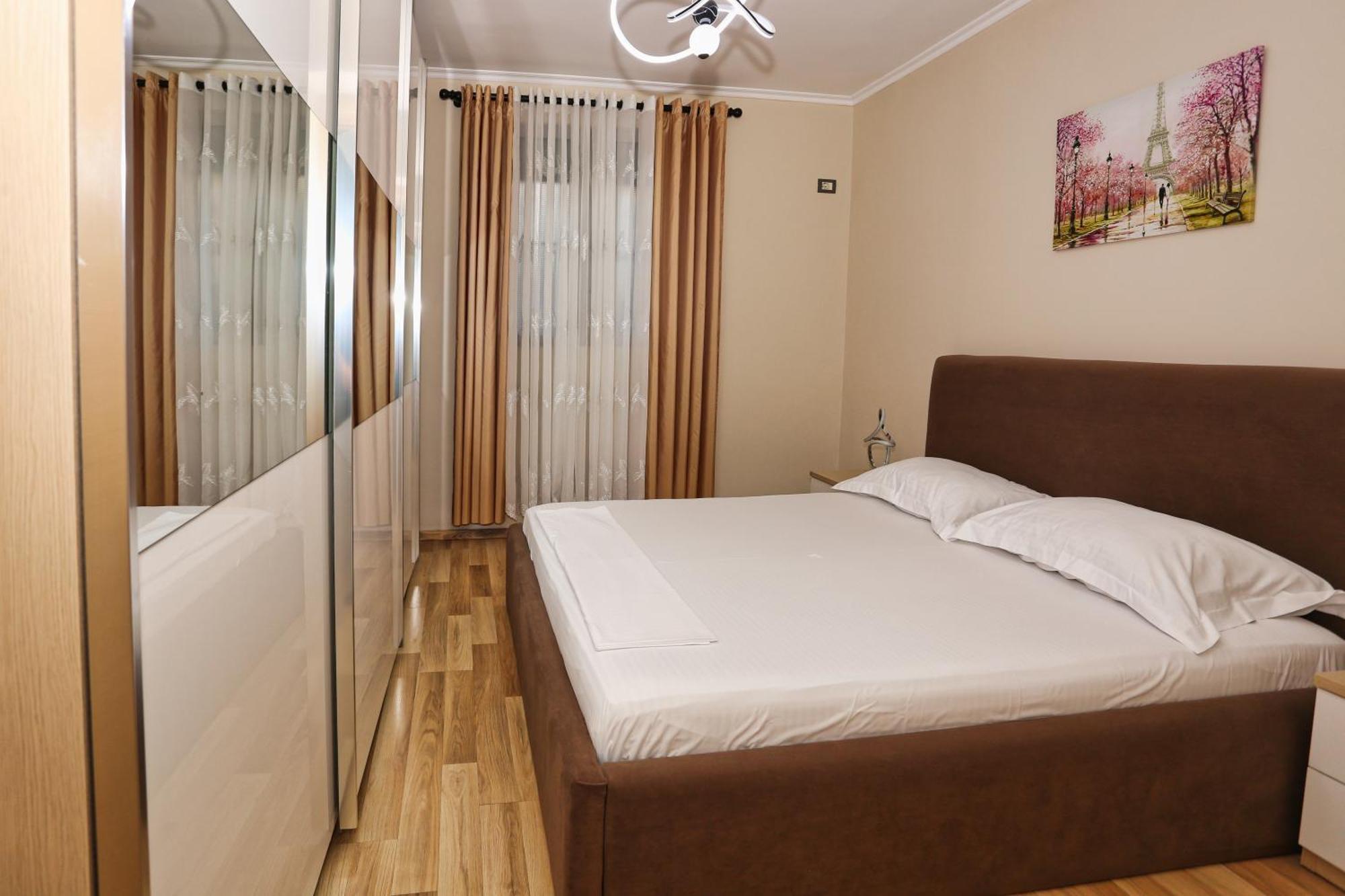 R&B City Center Apartment Tirana Esterno foto