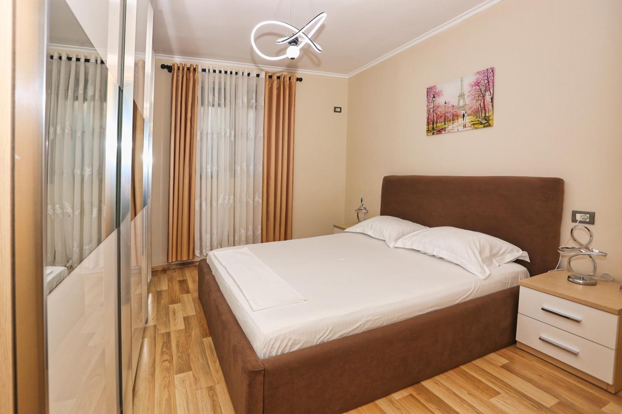 R&B City Center Apartment Tirana Esterno foto