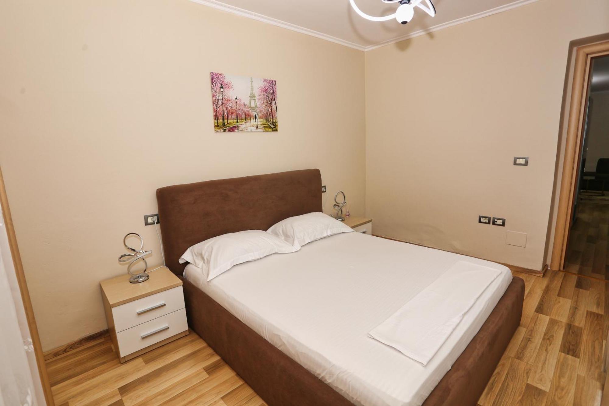 R&B City Center Apartment Tirana Esterno foto