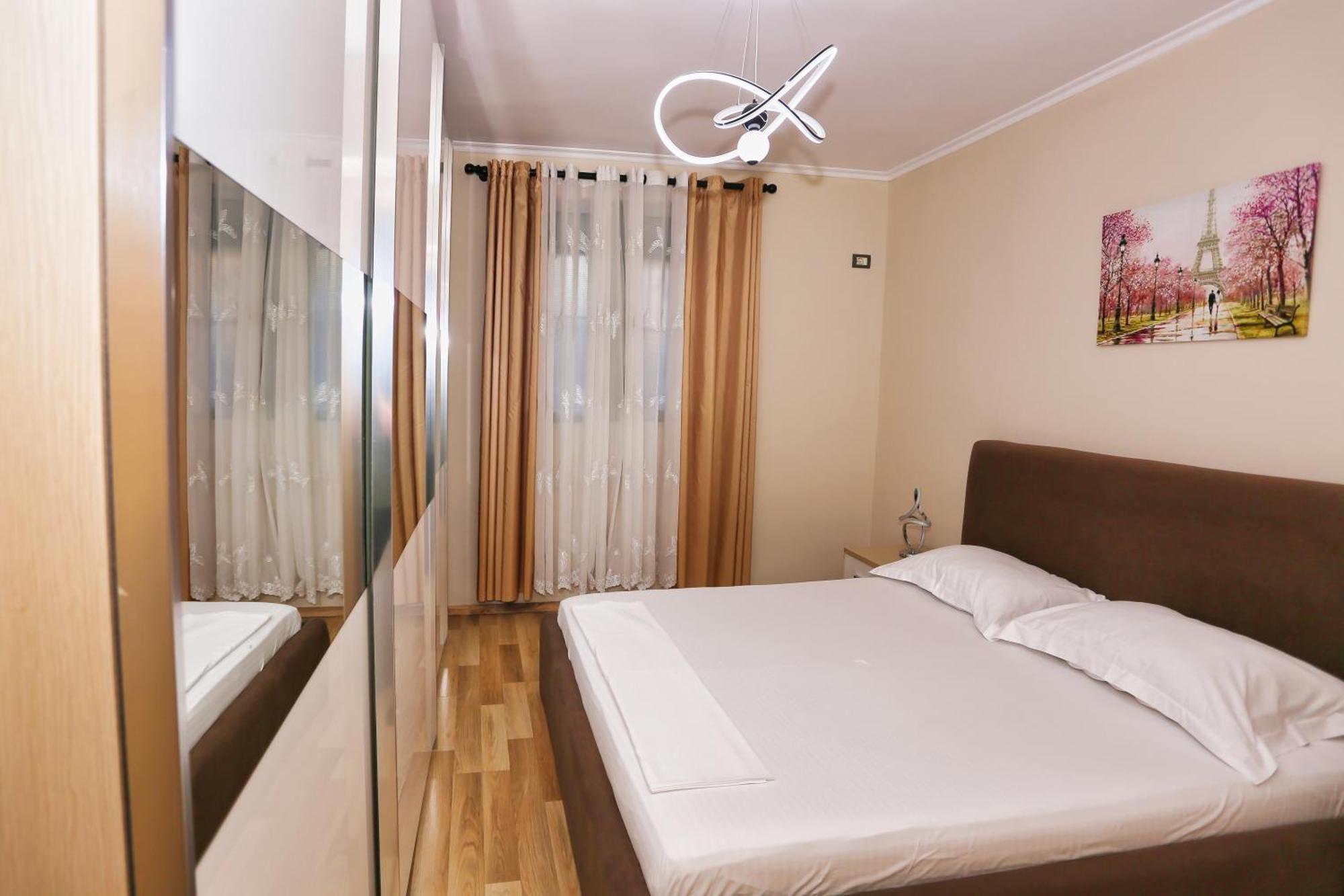 R&B City Center Apartment Tirana Esterno foto