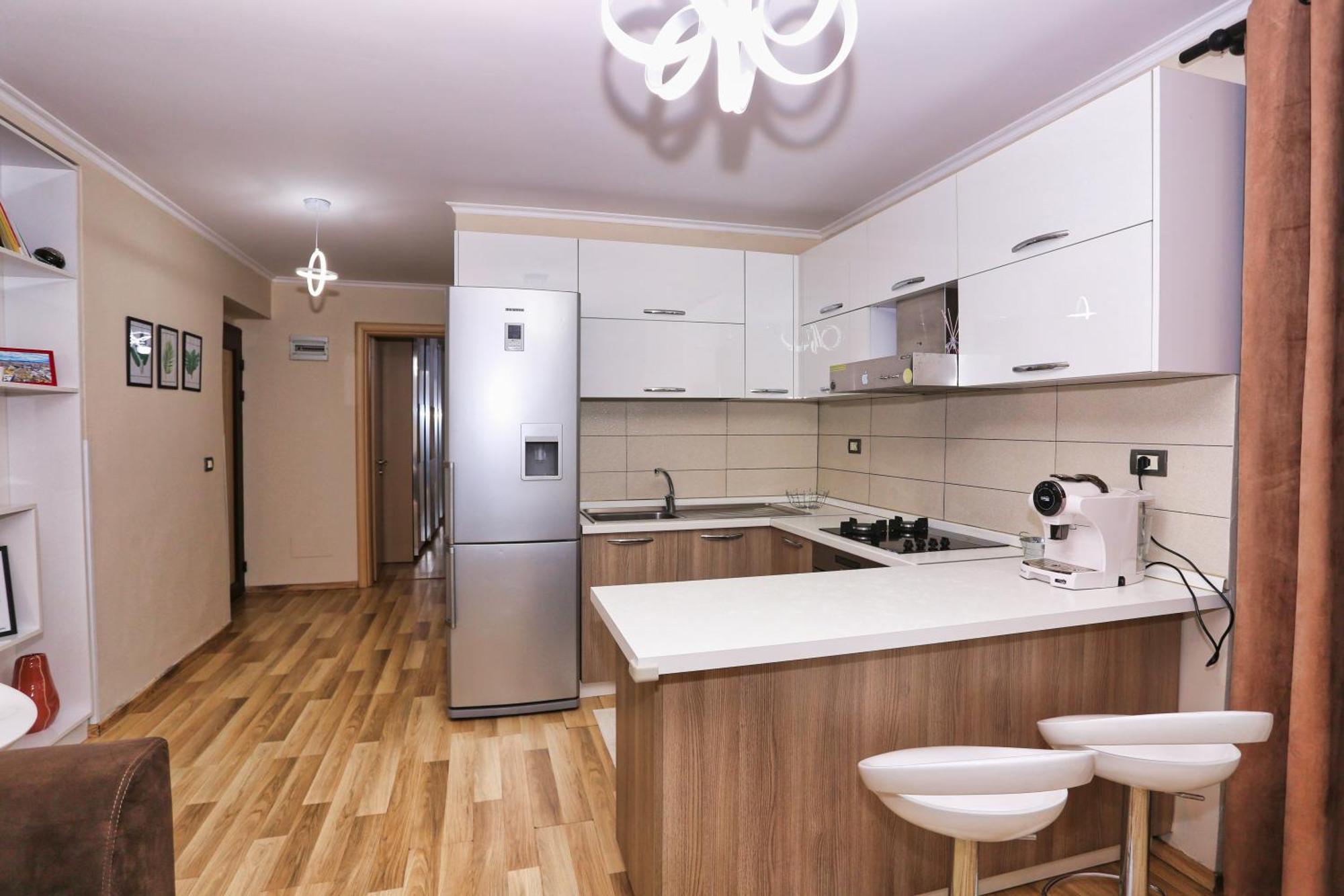 R&B City Center Apartment Tirana Esterno foto