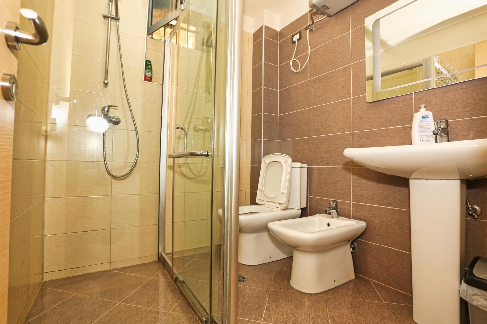 R&B City Center Apartment Tirana Esterno foto