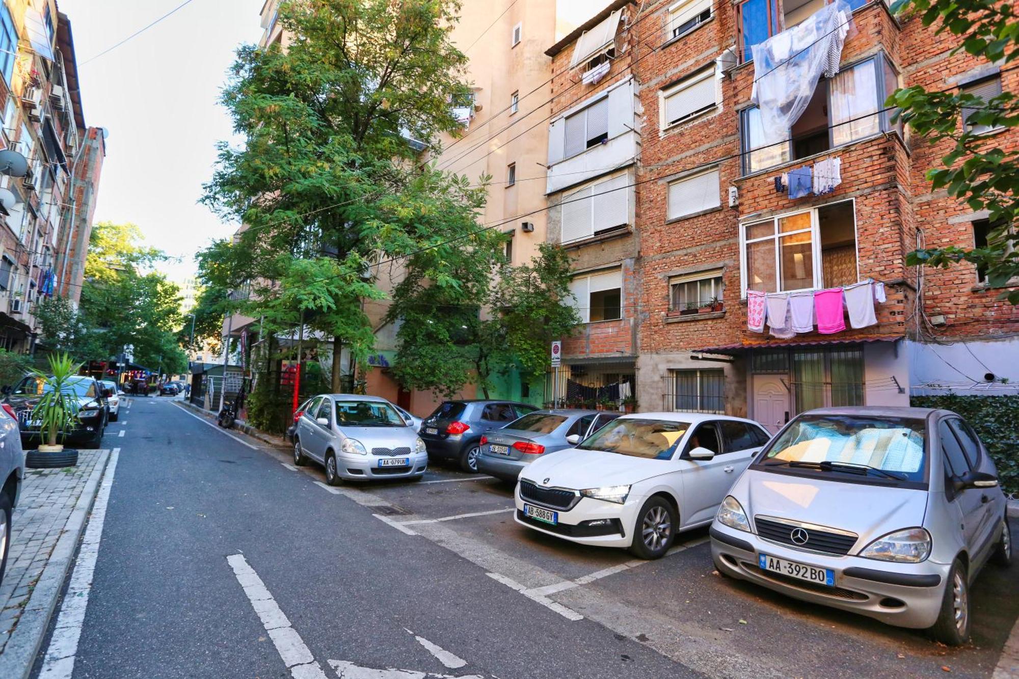 R&B City Center Apartment Tirana Esterno foto